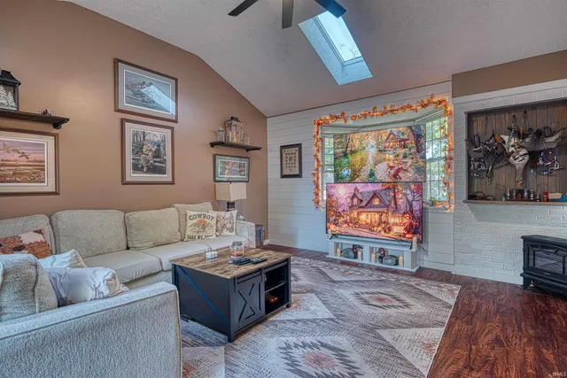 $207,900 | 718 Davis Drive, Mount Vernon, IN 47620