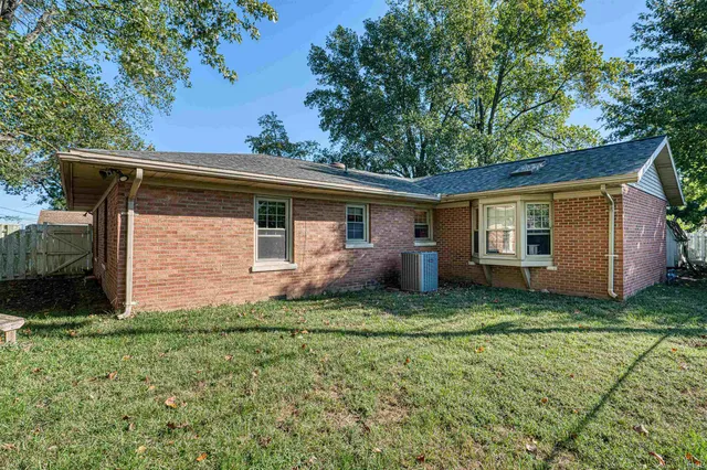 $207,900 | 718 Davis Drive, Mount Vernon, IN 47620
