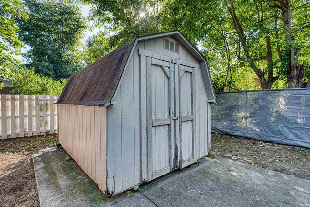 $207,900 | 718 Davis Drive, Mount Vernon, IN 47620