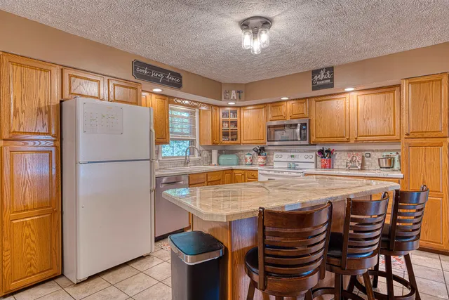 $207,900 | 718 Davis Drive, Mount Vernon, IN 47620