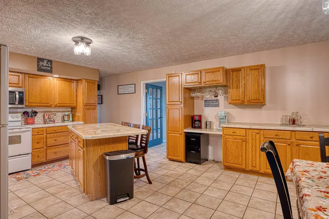 $207,900 | 718 Davis Drive, Mount Vernon, IN 47620