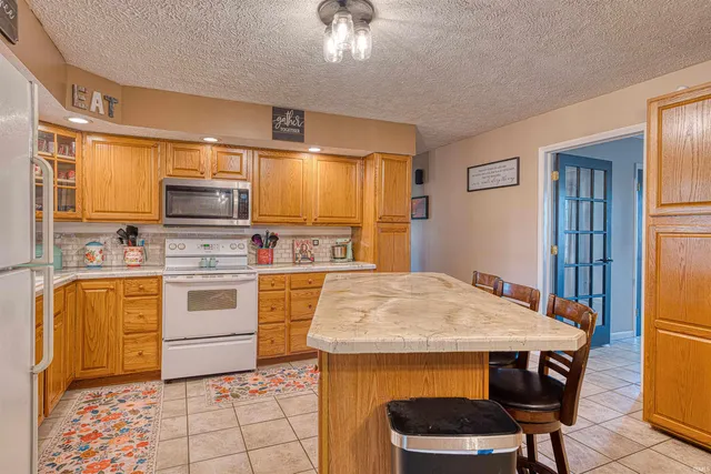 $207,900 | 718 Davis Drive, Mount Vernon, IN 47620