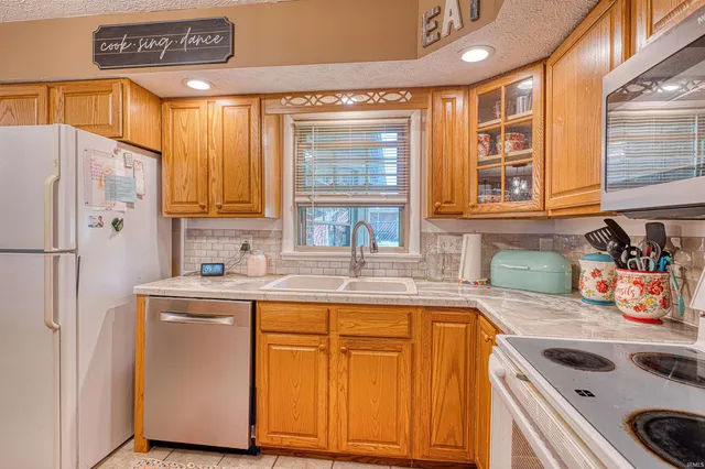 $207,900 | 718 Davis Drive, Mount Vernon, IN 47620