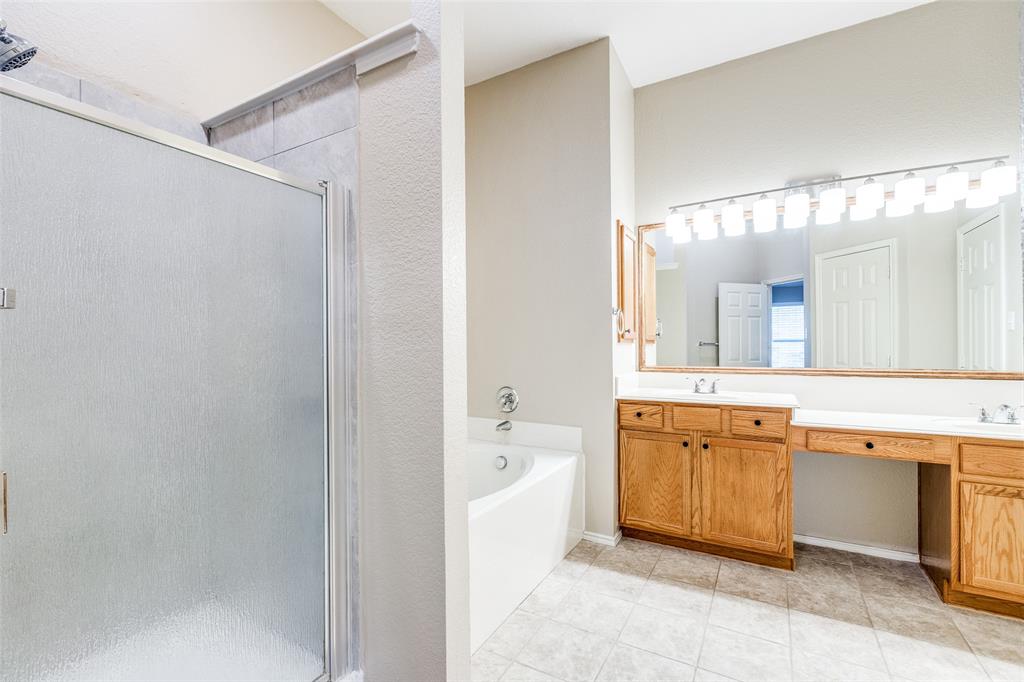 1117 Red Hawk Drive Frisco, TX 75033 - Photo 26 of 31 a spacious bathroom with a bathtub sink mirror and a shower