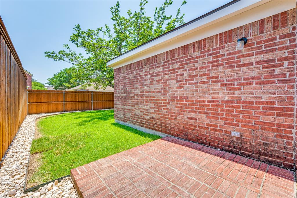 1117 Red Hawk Drive Frisco, TX 75033 - Photo 29 of 31 a backyard of a house with a garden