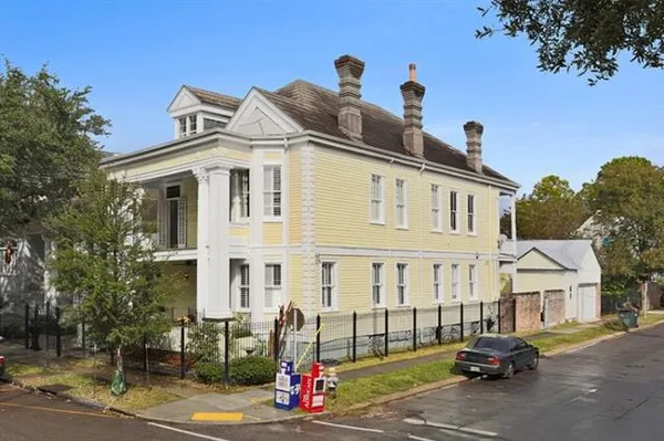 $1,000 | 7503 St Charles Avenue, Unit C, New Orleans, LA 70118