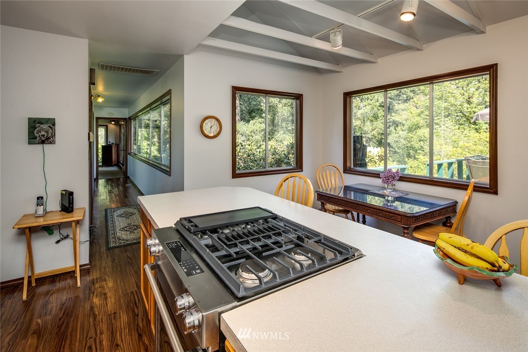 1212 East Laurel Road Bellingham, WA 98226 - Photo 11 of 37 Gallery Image 11