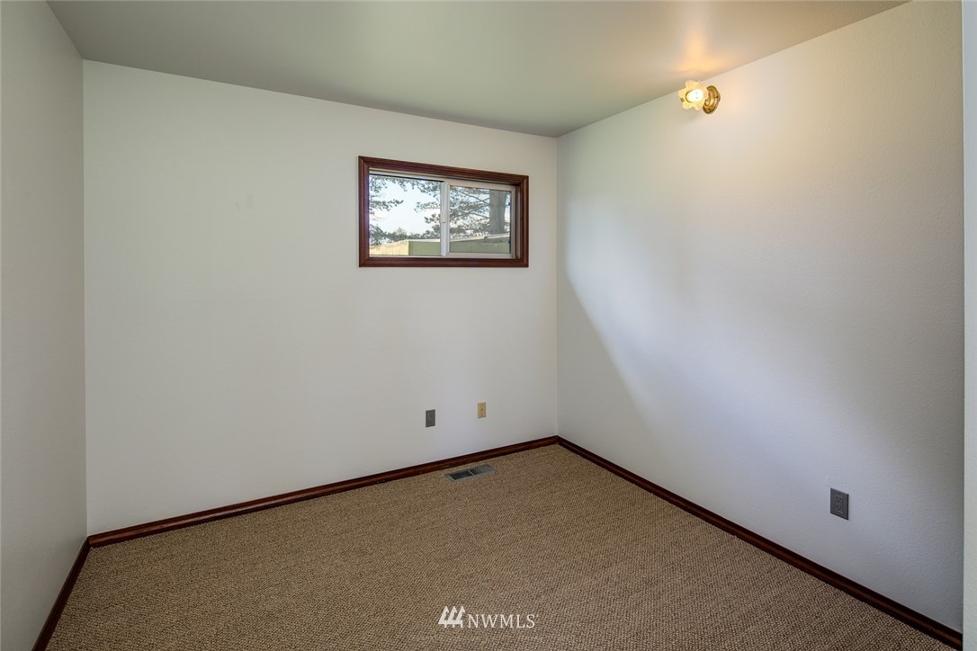 1212 East Laurel Road Bellingham, WA 98226 - Photo 19 of 37 Gallery Image 19