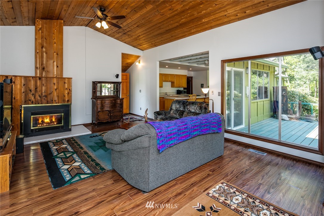 1212 East Laurel Road Bellingham, WA 98226 - Photo 3 of 37 Gallery Image 3