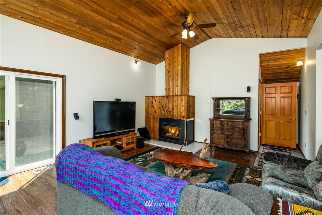 1212 East Laurel Road Bellingham, WA 98226 - Photo 5 of 37 Gallery Image 5