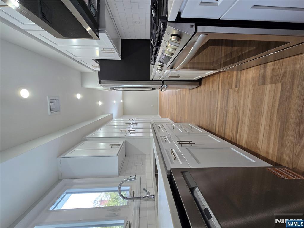 735 Spring Valley Road Maywood, NJ 07607 - Photo 7 of 31