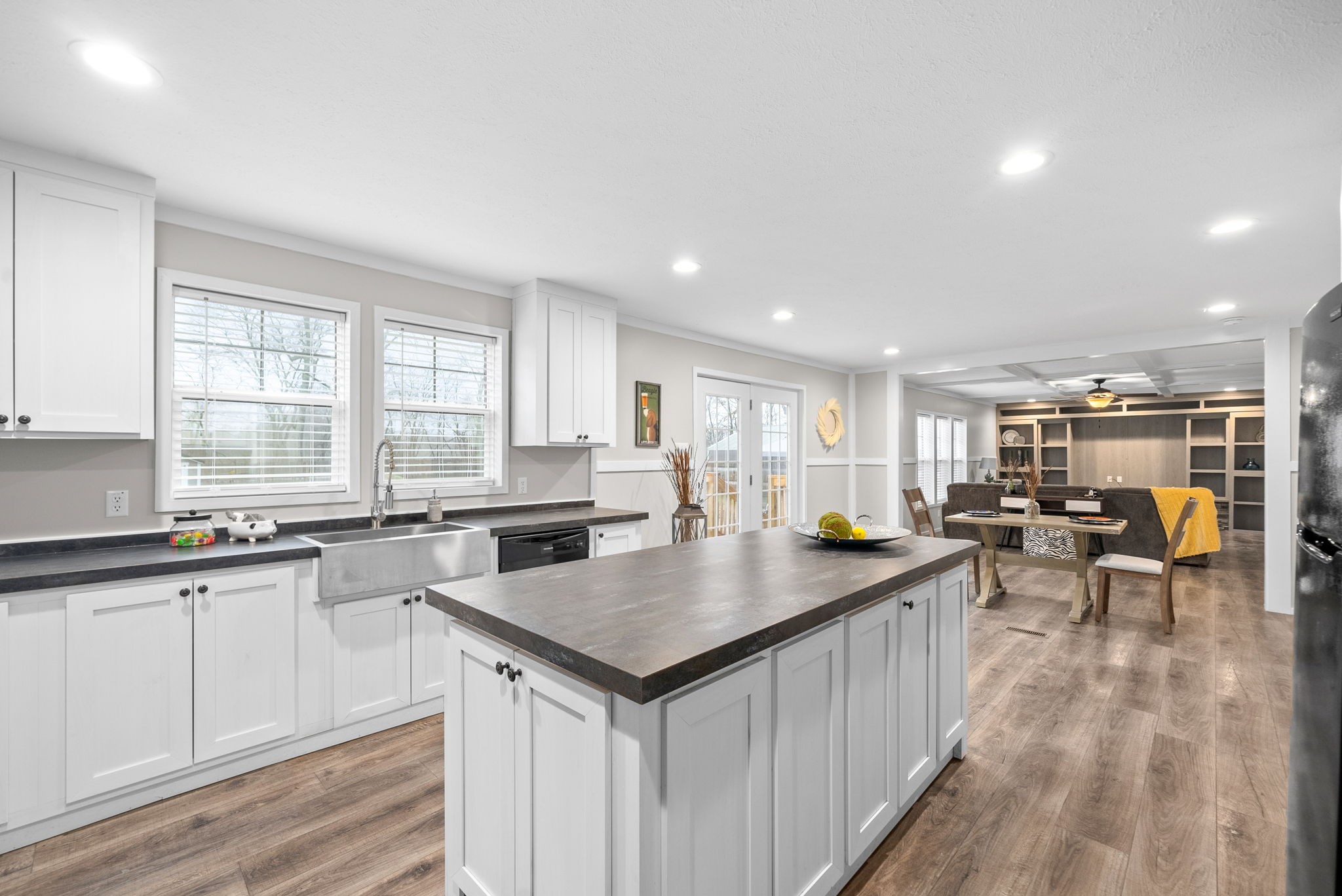 4367 Woodrow Wilson Road Springfield, TN 37172 - Photo 1 of 36 a kitchen with lots of counter top space
