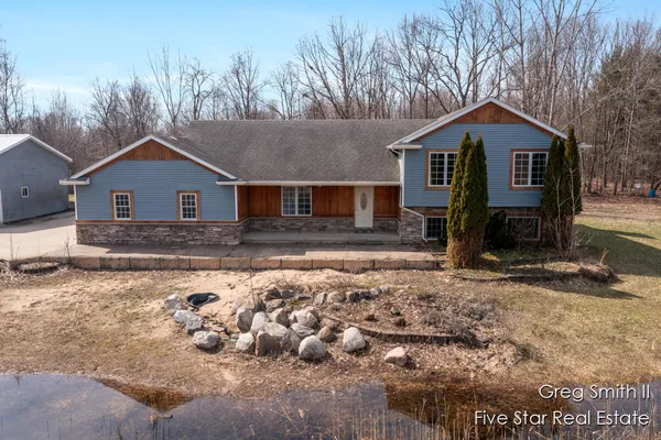 $565,000 | 4230 Fenwick Drive, Dorr, MI 49323