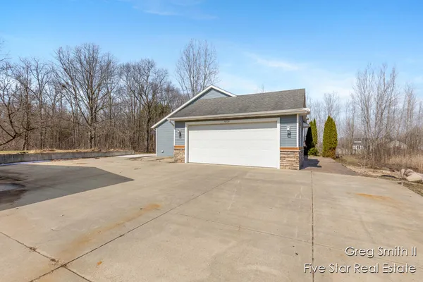 $565,000 | 4230 Fenwick Drive, Dorr, MI 49323