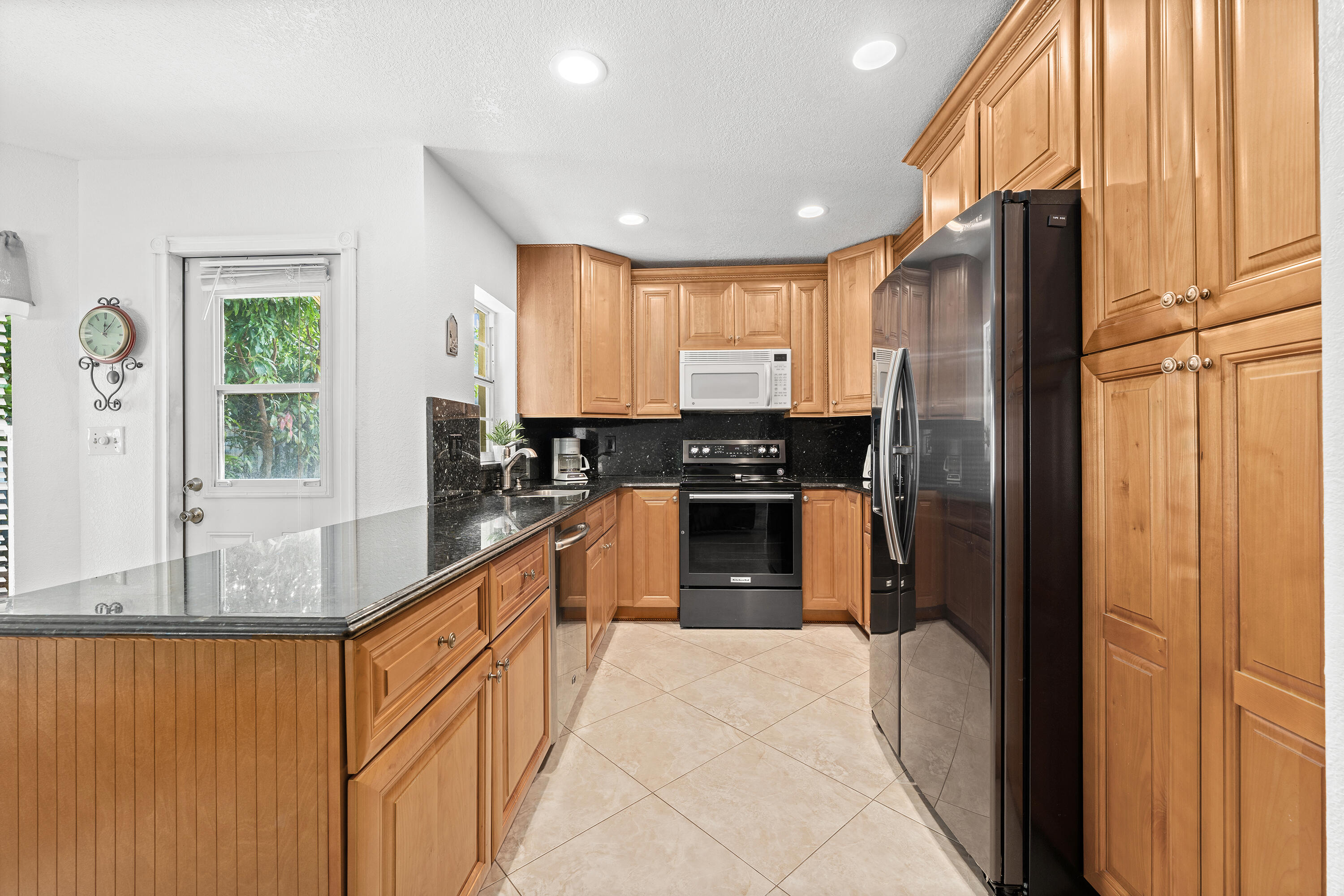 18956 La Costa Lane Boca Raton, FL 33496 - Photo 19 of 48 kitchen