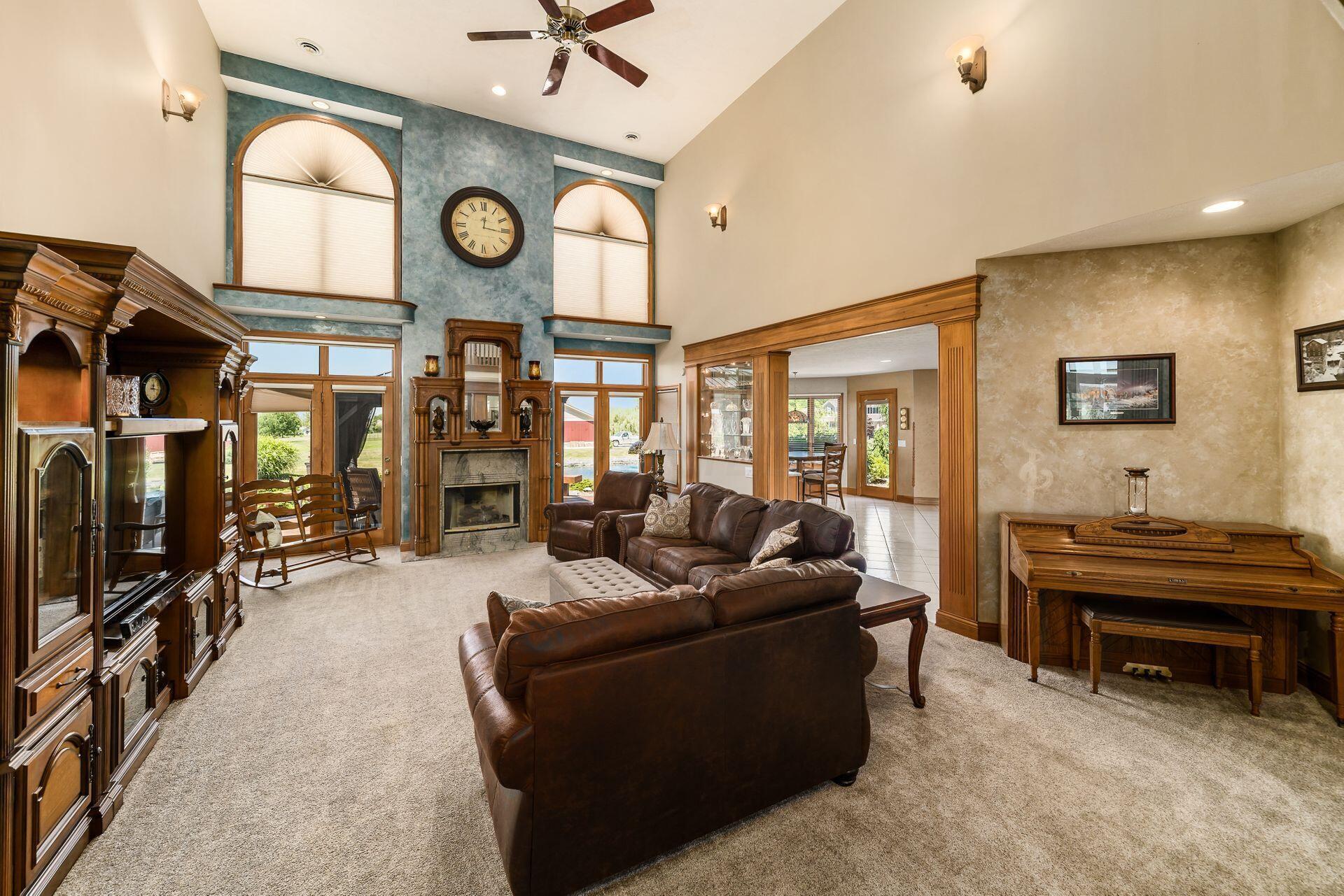 4411 Oakwood Road Springfield, OH 45502 - Photo 24 of 138 Great room w/ fireplace