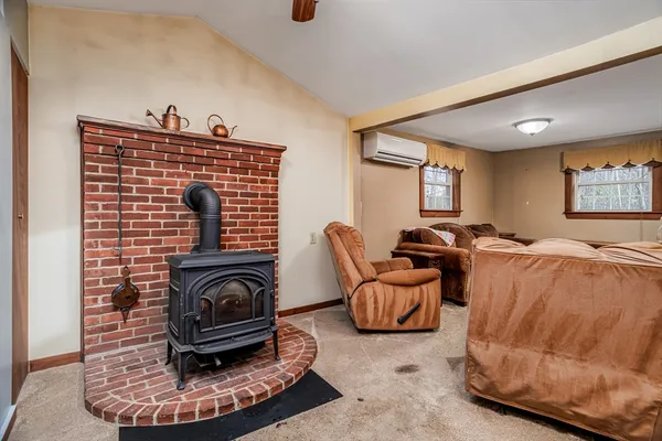 $250,000 | 227 Log Cabin Road, Ashby, MA 01431