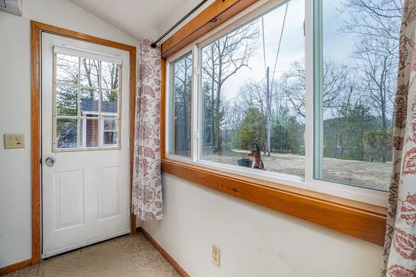 $250,000 | 227 Log Cabin Road, Ashby, MA 01431