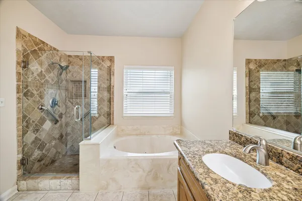 $2,700 | 806 Charles Place, Baytown, TX 77521