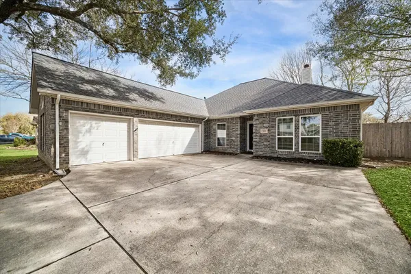 $2,700 | 806 Charles Place, Baytown, TX 77521