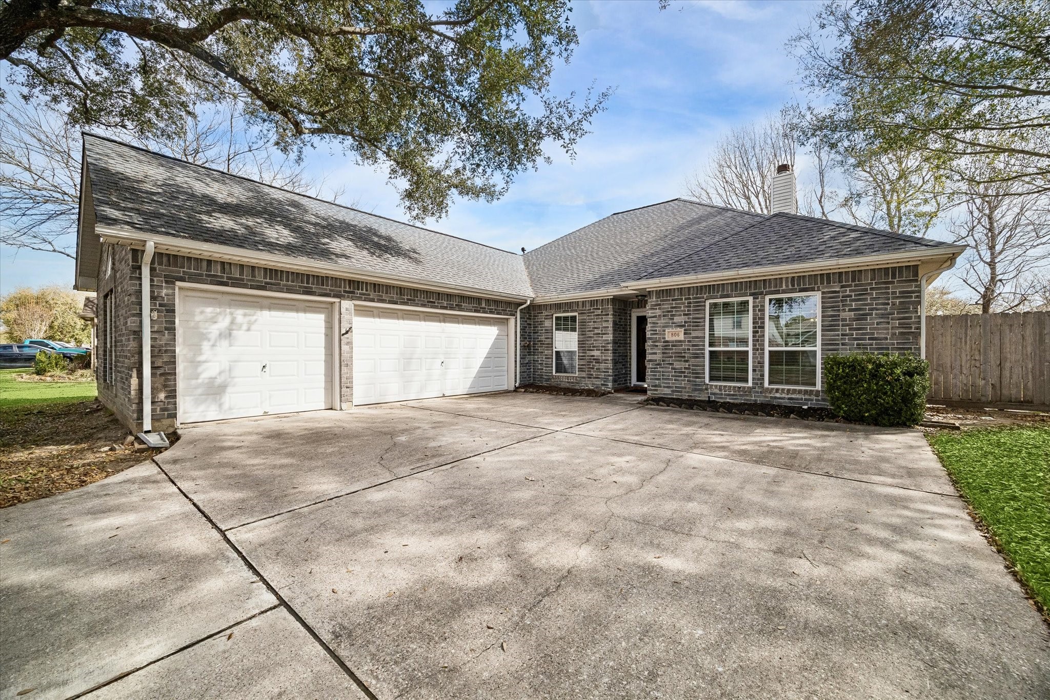 806 Charles Place Baytown, TX 77521 - Photo 2 of 23