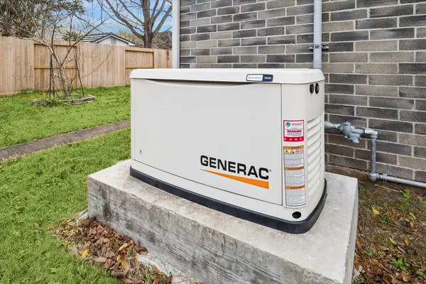 $2,700 | 806 Charles Place, Baytown, TX 77521