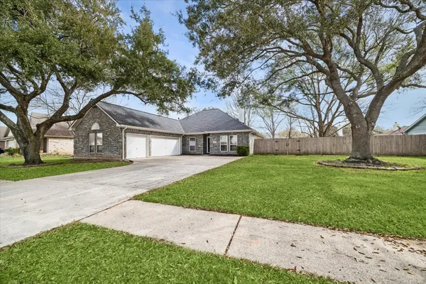 $2,700 | 806 Charles Place, Baytown, TX 77521