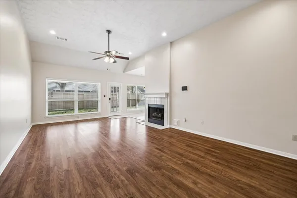 $2,700 | 806 Charles Place, Baytown, TX 77521