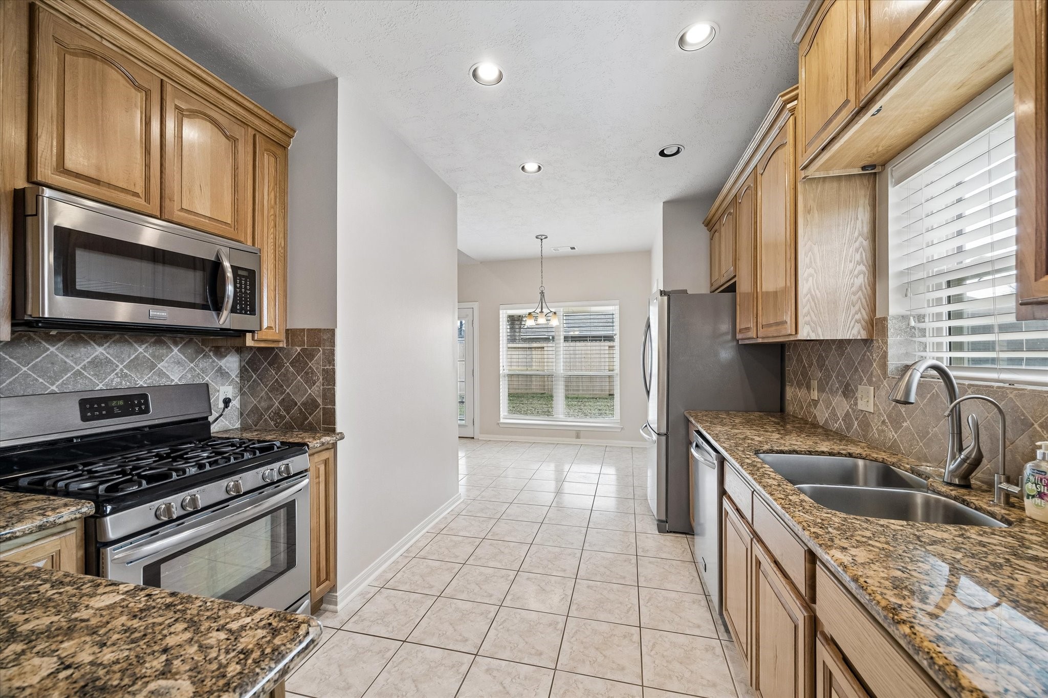 806 Charles Place Baytown, TX 77521 - Photo 10 of 23