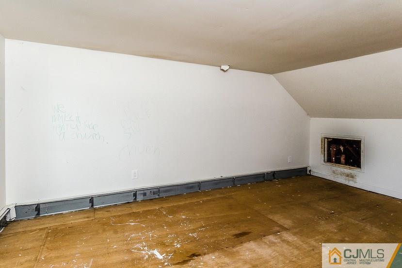 6 Mercury Road Edison, NJ 08817 - Photo 12 of 16 a view of an empty room