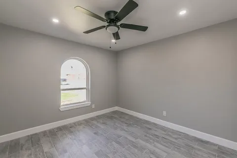 $2,000 | 722 South Walker Street, Mesquite, TX 75149