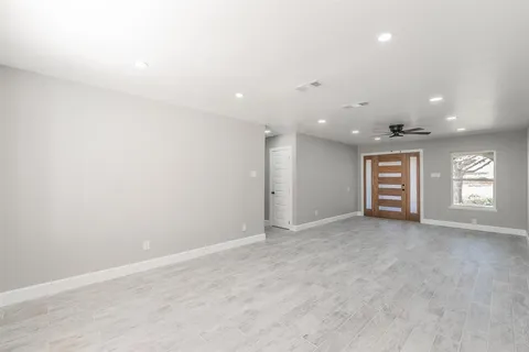 $2,000 | 722 South Walker Street, Mesquite, TX 75149