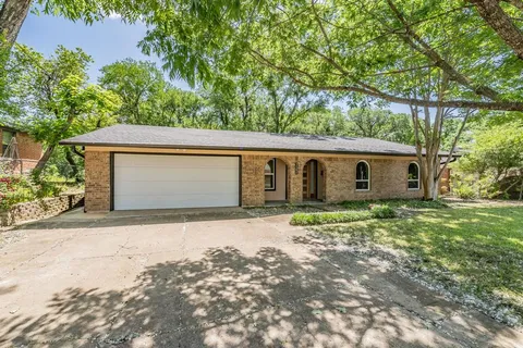 $2,000 | 722 South Walker Street, Mesquite, TX 75149