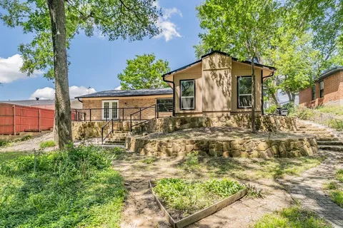 $2,000 | 722 South Walker Street, Mesquite, TX 75149