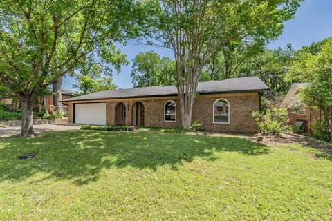 $2,000 | 722 South Walker Street, Mesquite, TX 75149