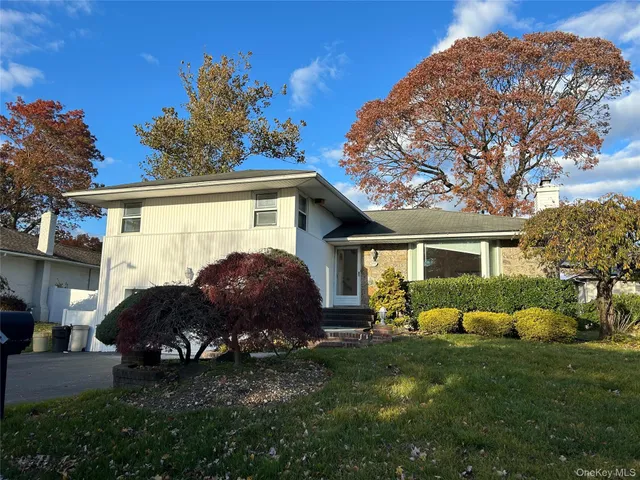a view of a house with a backyard