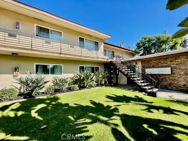 $1,895 | 12437 Harris Avenue, Unit 11, Lynwood, CA 90262