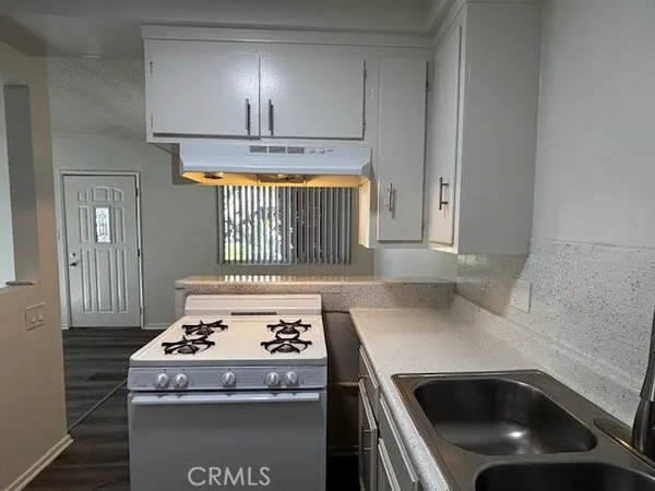 $1,895 | 12437 Harris Avenue, Unit 11, Lynwood, CA 90262