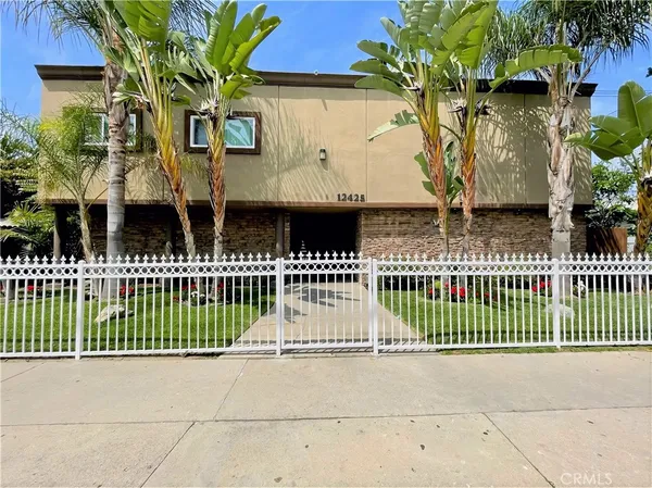 $1,895 | 12437 Harris Avenue, Unit 11, Lynwood, CA 90262