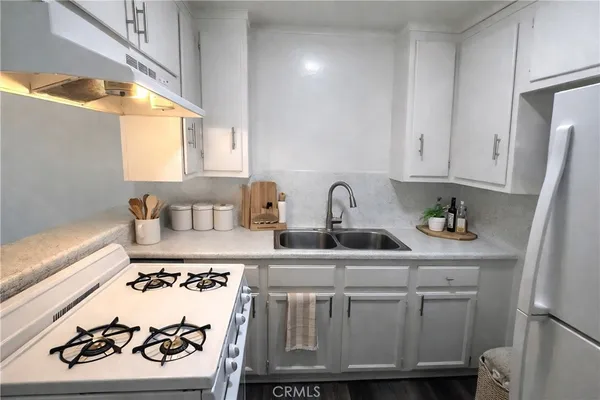 $1,895 | 12437 Harris Avenue, Unit 11, Lynwood, CA 90262