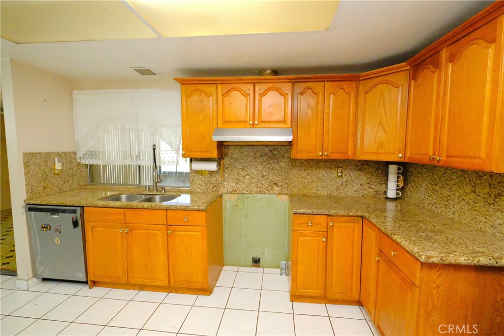 18517 Betty Way Cerritos, CA 90703 - Photo 12 of 29