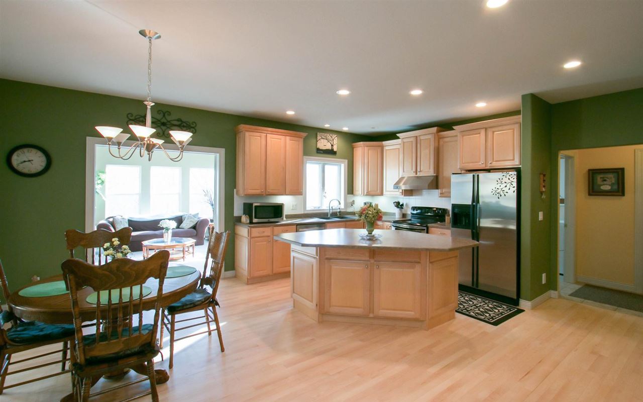 2802 Long Bluff Road Northeast Cedar Rapids, IA 52402 - Photo 3 of 25 Gallery Image 3