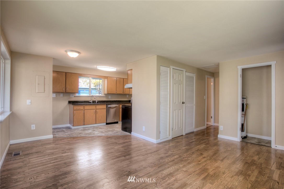824 Southwest 126th Street Seattle, WA 98146 - Photo 3 of 19 Gallery Image 3