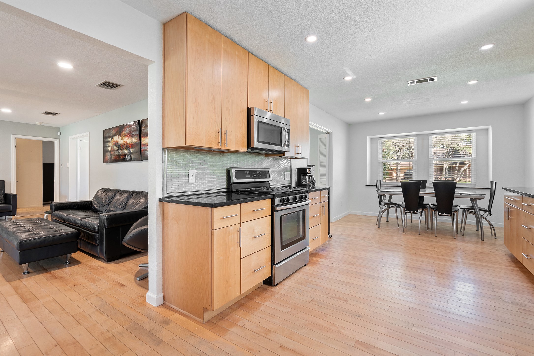 6906 One Oak Road Austin, TX 78749 - Photo 11 of 39