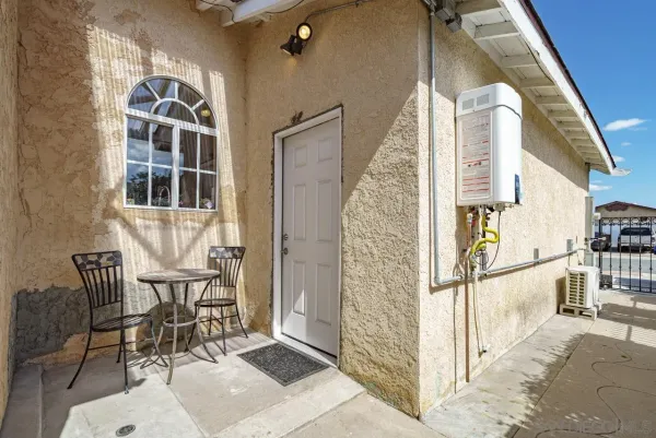 $1,895 | 262 Flowerdale Lane, San Diego, CA 92114