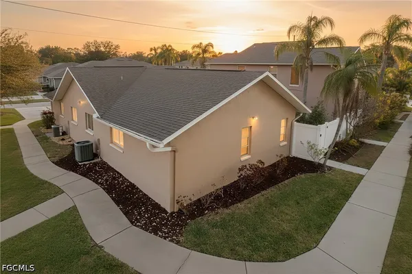 $175,000 | 1031 Southeast 8th Terrace, Unit 2H, Cape Coral, FL 33990
