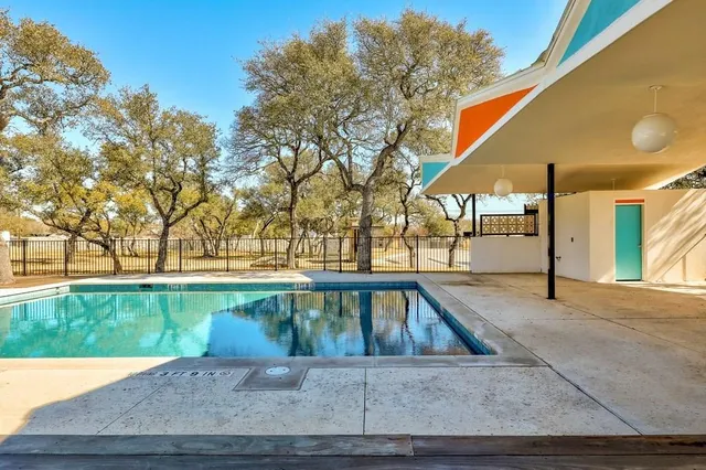 a outdoor view with a sitting space