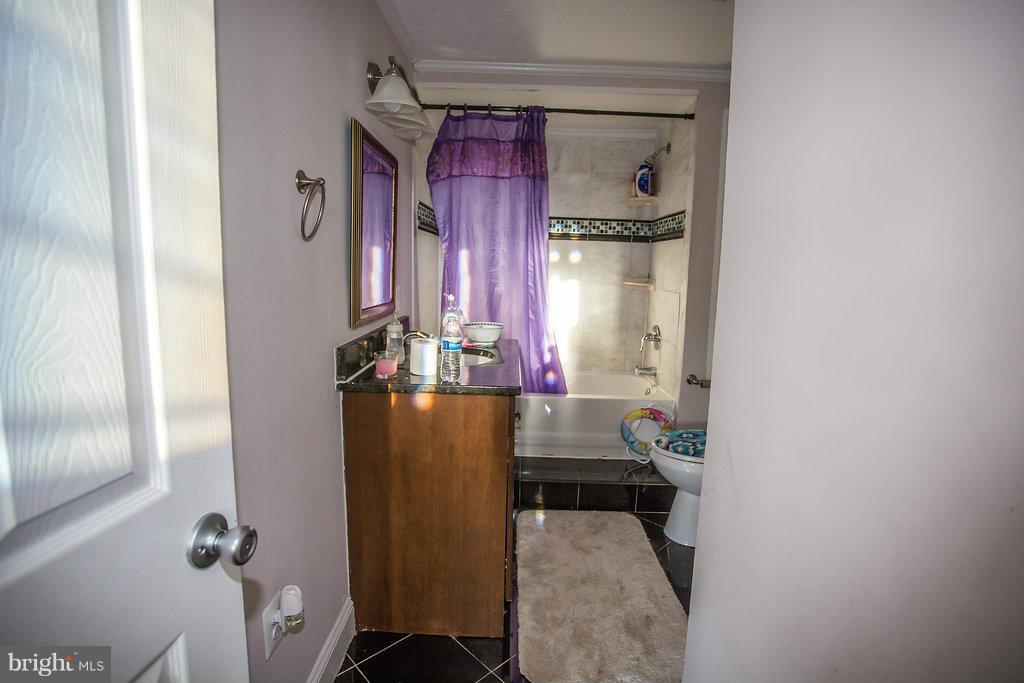 8723 Weems Road Manassas, VA 20110 - Photo 12 of 30 Bath