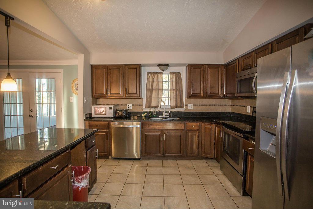 8723 Weems Road Manassas, VA 20110 - Photo 3 of 30 Kitchen