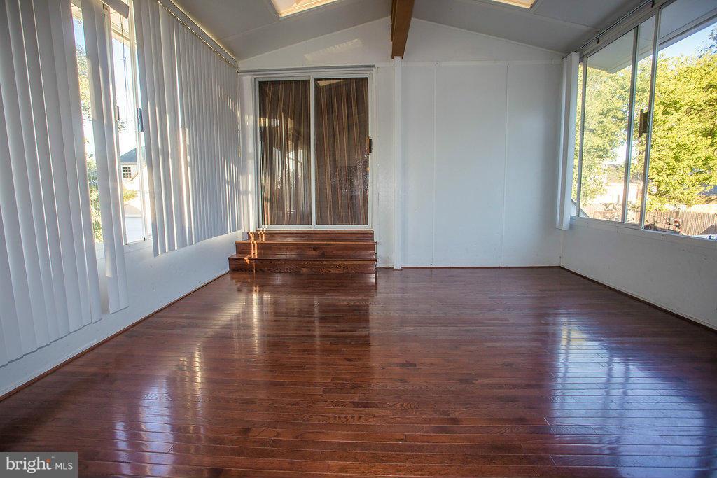 8723 Weems Road Manassas, VA 20110 - Photo 24 of 30 Living Room
